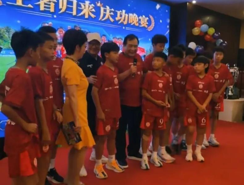 6月27日董路不仅收到了一份豪华的庆功宴，而且收到了一份更大的惊喜。李晓华先