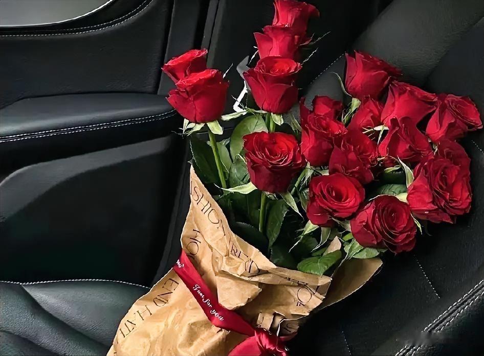 表姐家儿子大婚，我诚心随礼3000，没过多久她女儿出嫁，我依旧礼数周全奉上30