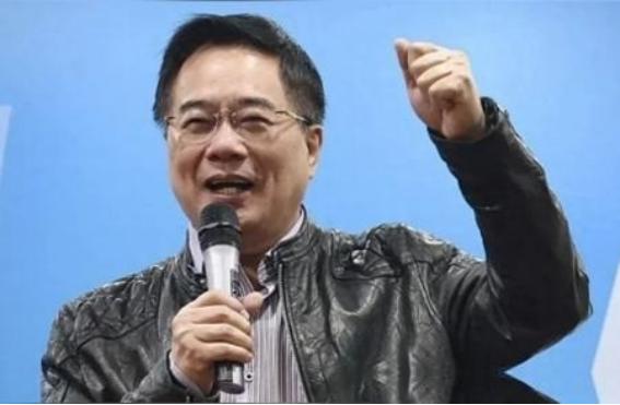 台湾回归，不是武统，也不是和统，是民进党和国民党跪求大陆回来，现在形势很显然是往