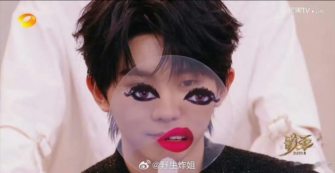 单依纯对歌手嘉宾们都送了搞笑扇子，你们还能认出他们吗？​​​