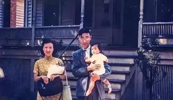 2007年，钱学森96大寿！到现场的全部都是贵宾，但钱学森唯独注意到坐在角落里的