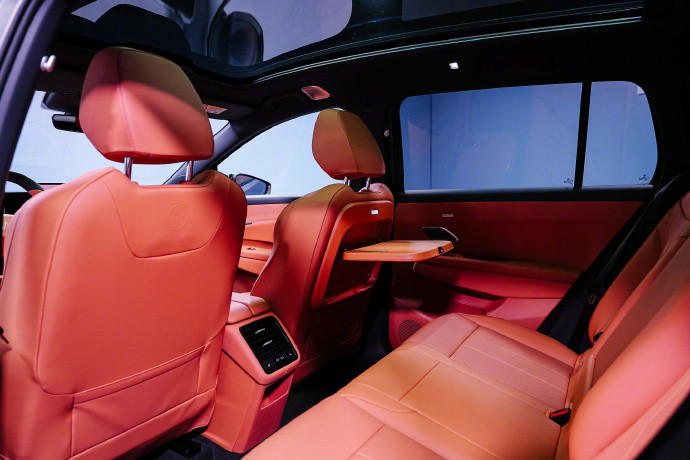 大众这次真开窍了！ID.AURA T6首搭CEA架构，车机终于不卡了?...