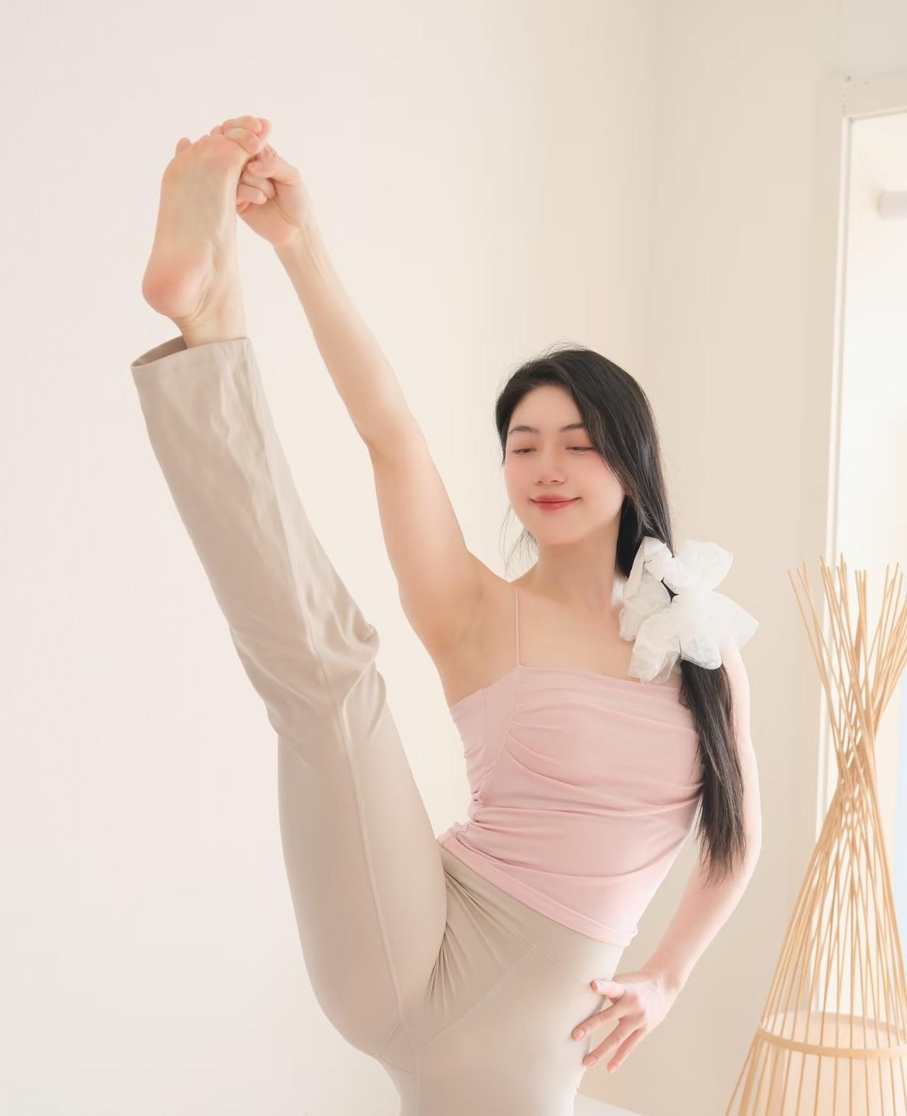 立春过后，万物悄然新生，于瑜伽垫上轻闭双眼，让意识全然跟随气息缓缓流动。原来从