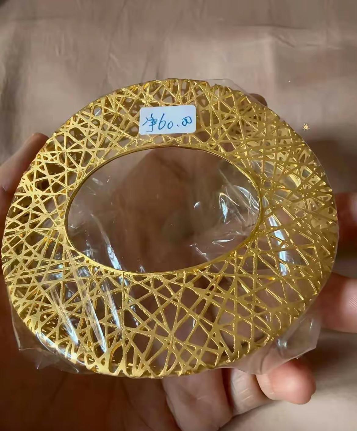 求助懂行的朋友，这个十年前买的黄金鸟巢现在能卖多少钱？