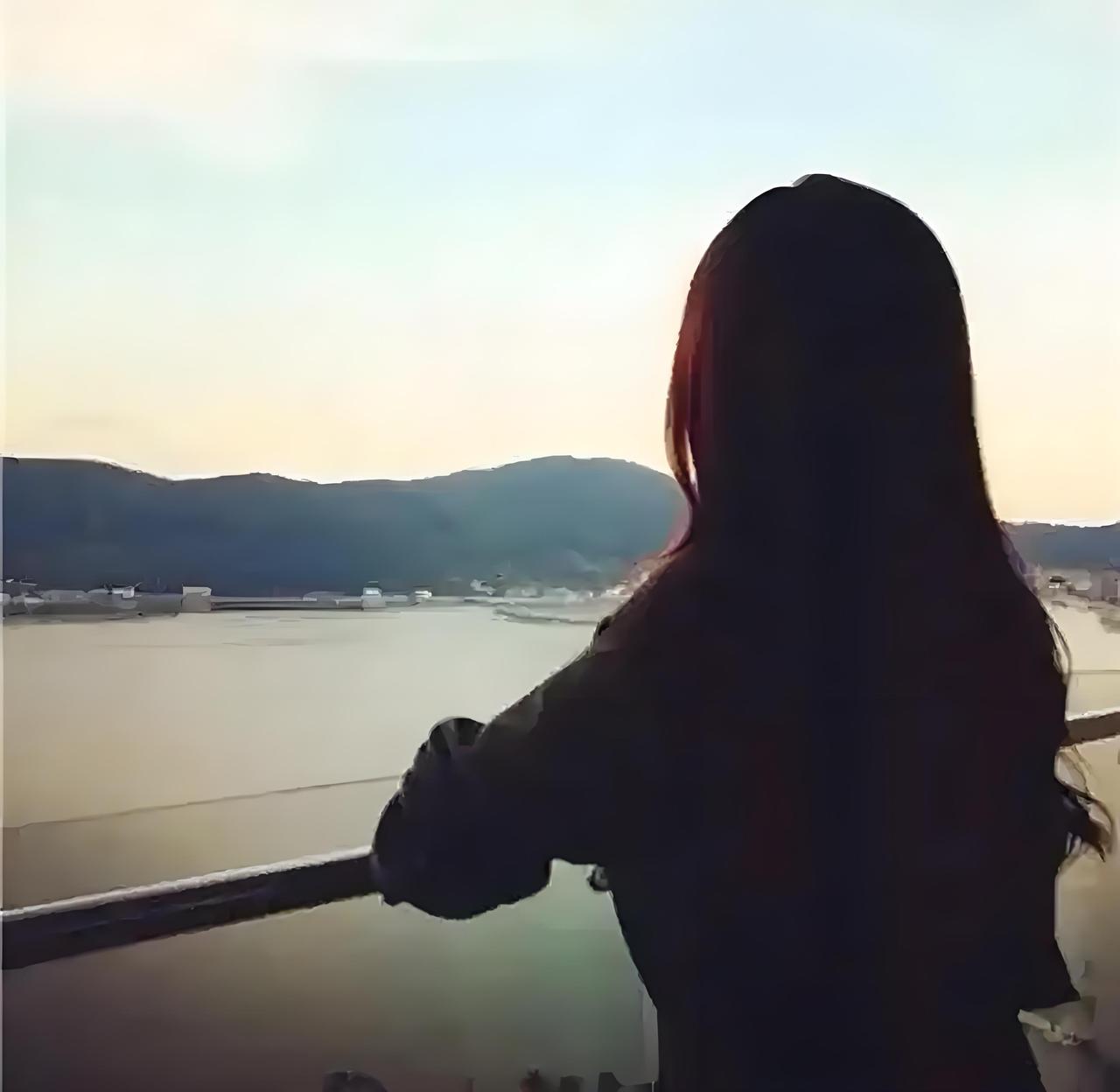 我跟女儿说：“以后等妈妈去世的时候，把我和你爸爸分开埋，把妈妈葬在你姥姥姥爷身边