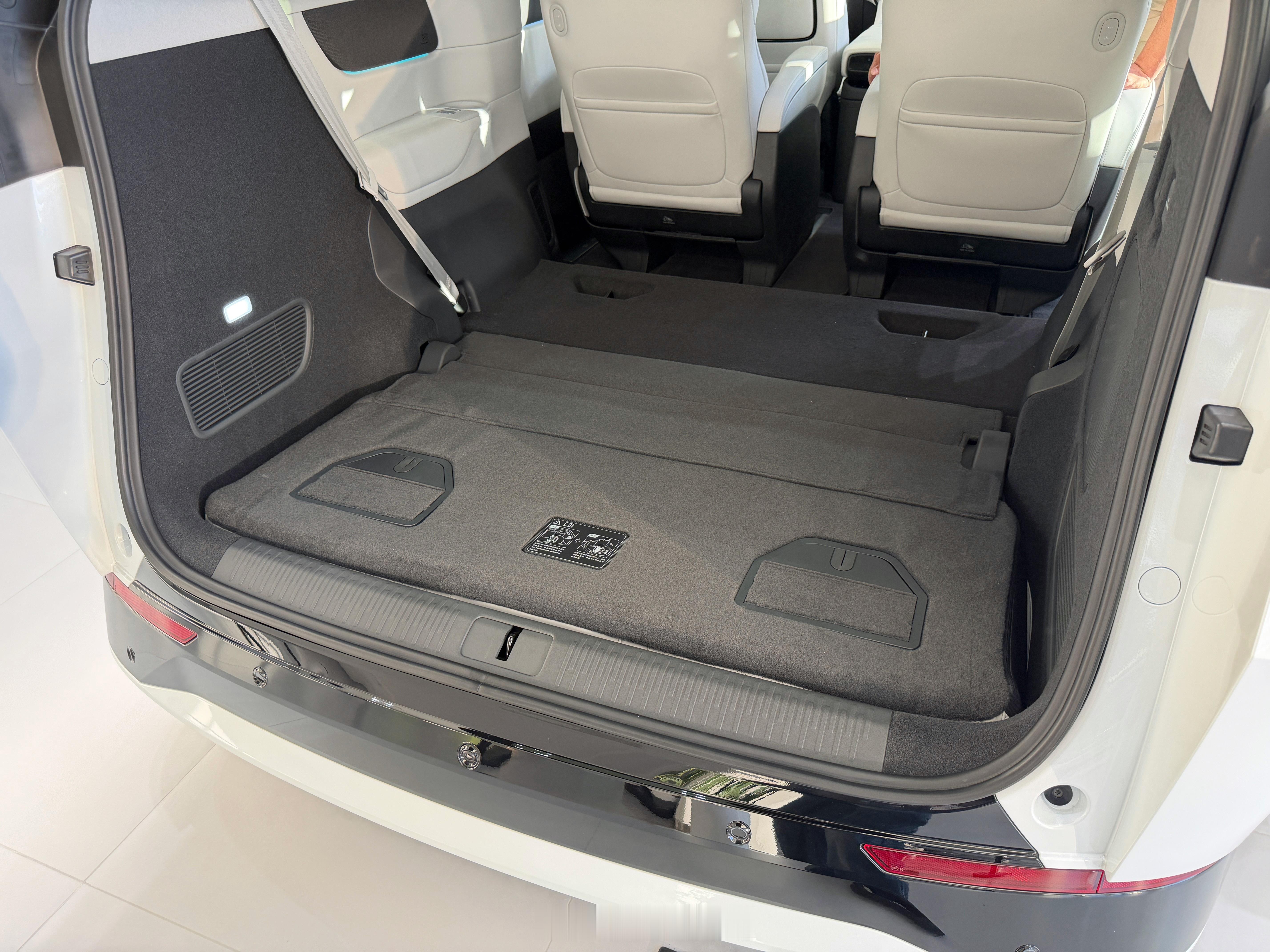 小鹏X9对于MPV空间灵活性的理解非常深刻啊～图12：老X9vs图