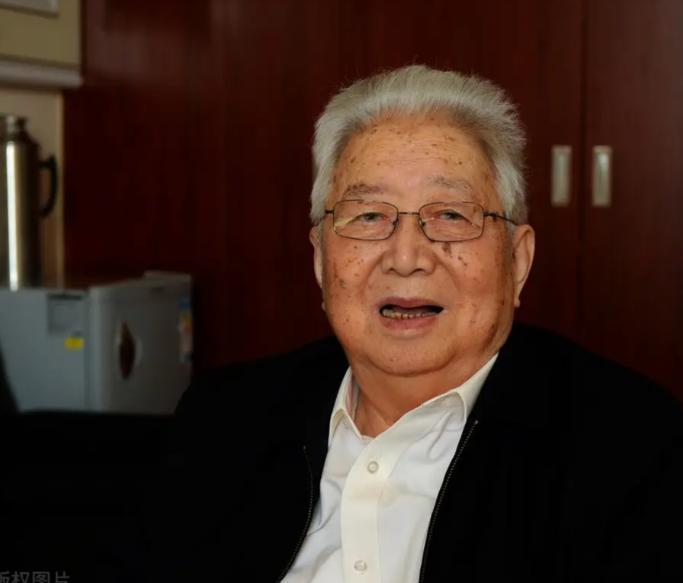 2001年前后，我国斥巨资引进的两套化工装置投产后连年亏损，一年损失接近4亿元。
