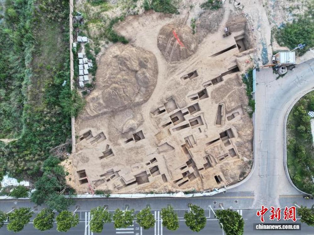 河南三门峡发现45座古墓葬