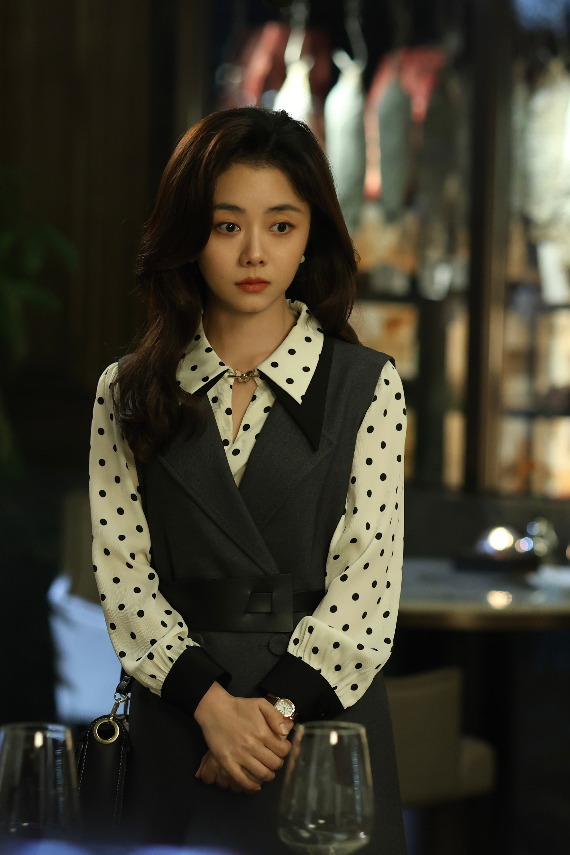 谭松韵🌻谭松韵我的山与海人心深浅，世情冷暖，她都一一经历。不困于虚妄的情意，