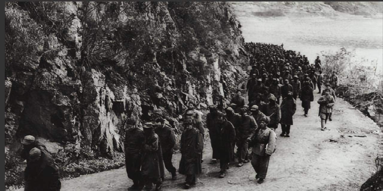 1950年，志愿军125师遭美军重创后，一向勇猛的师长王道全选择撤退，导致友邻部