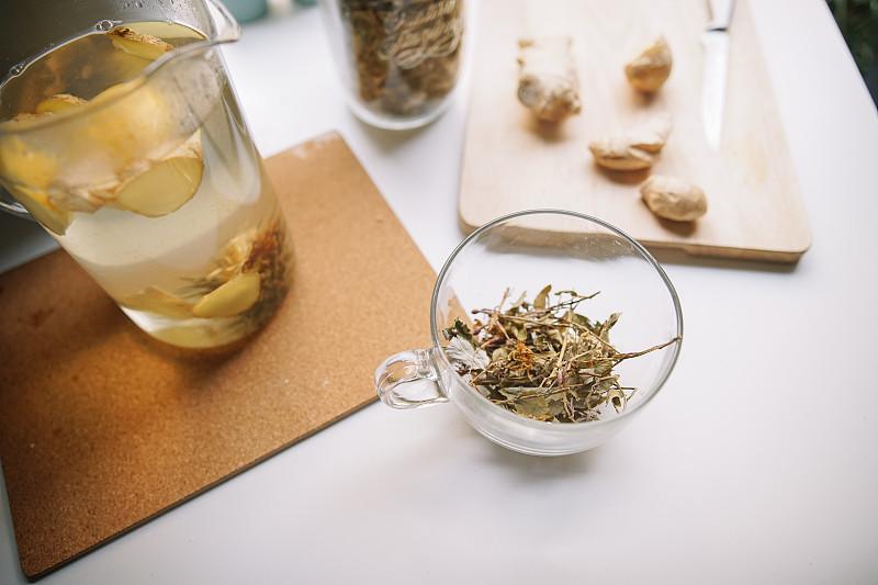 最近入秋之后身边好多人都中招感冒，连我家那位常年运动的都咳了快一周，试了几个亲测