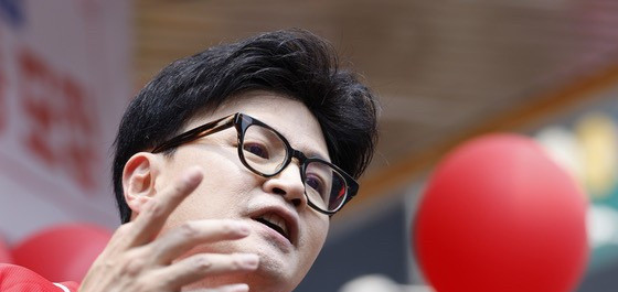 韩东勋批李在明不参加北约峰会嘿，你知道吗？韩国现在吵翻天