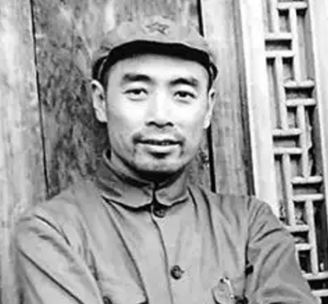 1955年授衔仪式前，周总理看着授衔名单里一位红色特工的名字，犹豫良久，最终找到