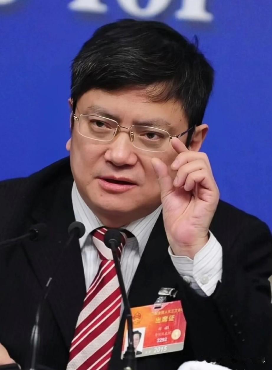 郑强劝女大学生不要与非洲和南亚男留学生交往，因为不想耽误她们的未来。