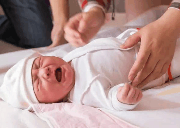 孩子明明已经困得睁不开眼了, 为什么还闹腾着不肯睡? 原来是这样
