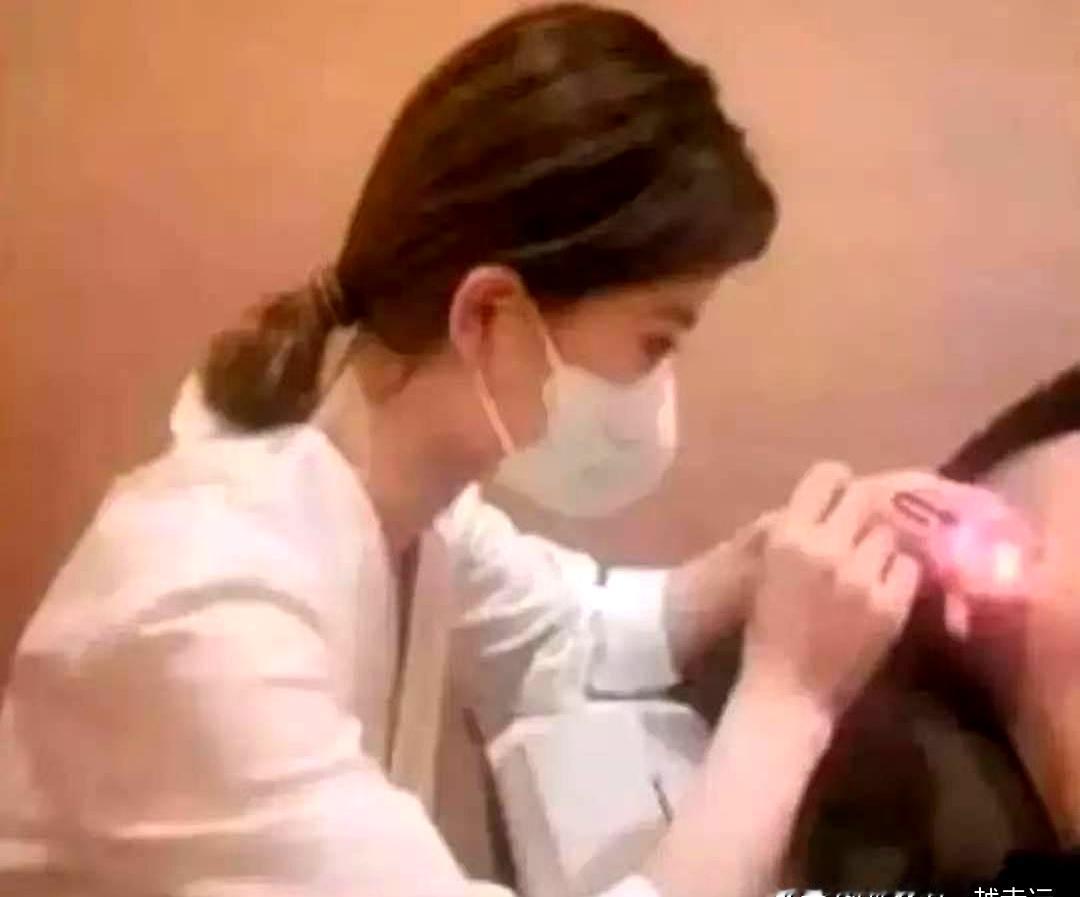 合肥那家采耳店里，原本只是一次放松。男子盯上了年轻女技师，见她手法轻、说话也温