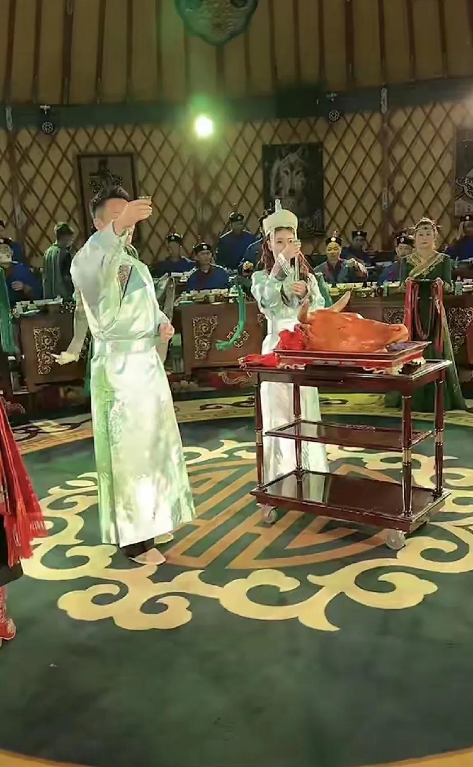 看出来了！马筱梅真是有福之人啊！汪小菲爱她！俩孩子喜欢她，依赖她！员工们都尊敬她