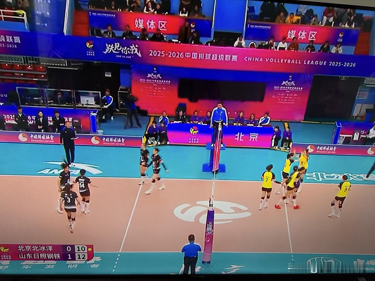 北京女排引进一大群外援，依然是打不过人家全华班的山东女排！其实北京女排外援实力也