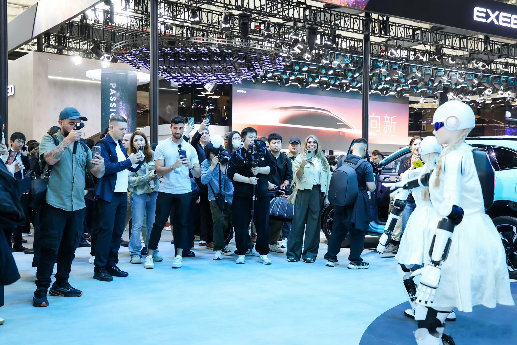 北京车展就是中国汽车面向全球的发布会，这两天逛展，最让我惊喜的就是奇瑞展台！四千