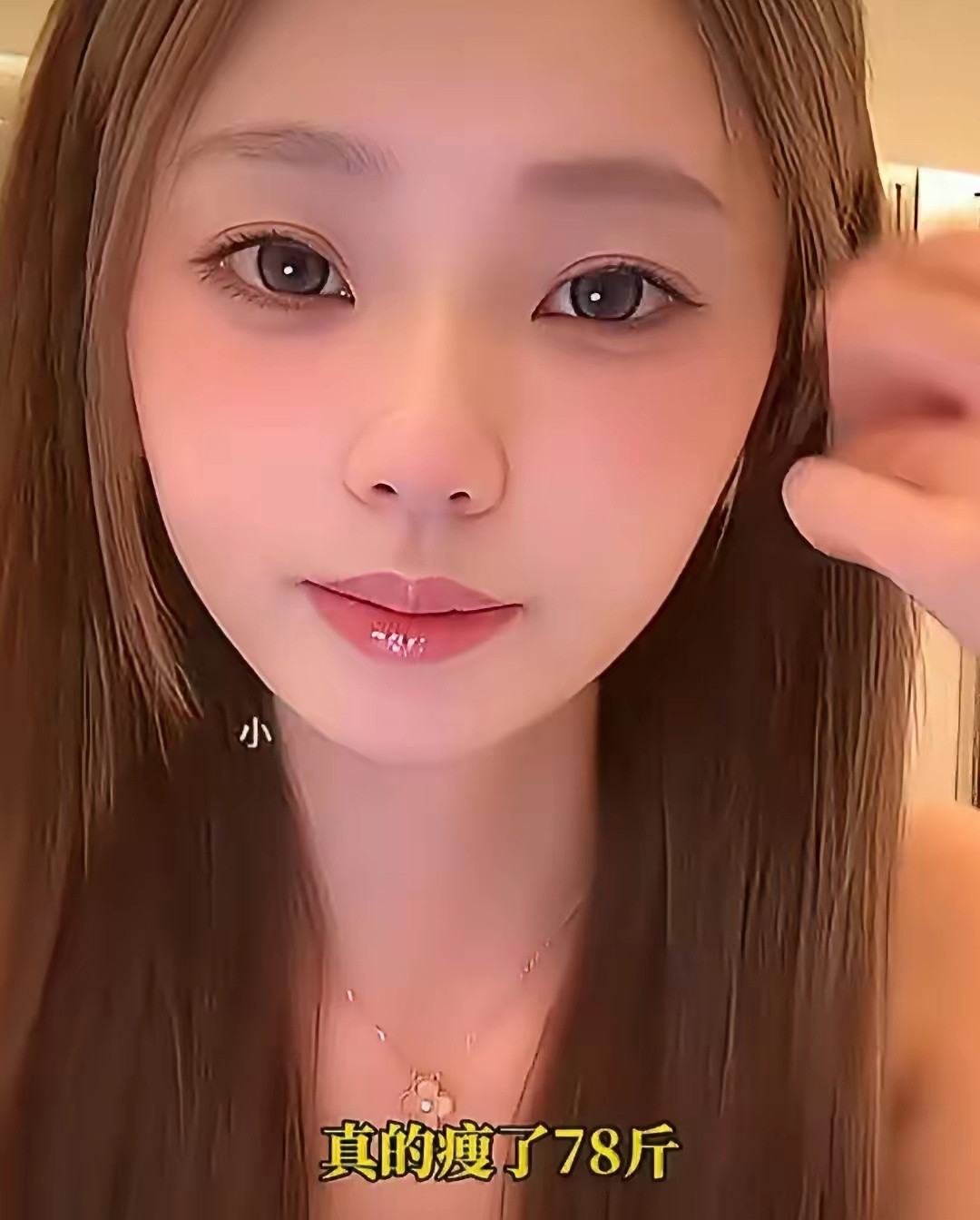 懒懒直播时说她瘦了，现在只有78斤。目测懒懒有168cm，这体重轻得有点不正常，