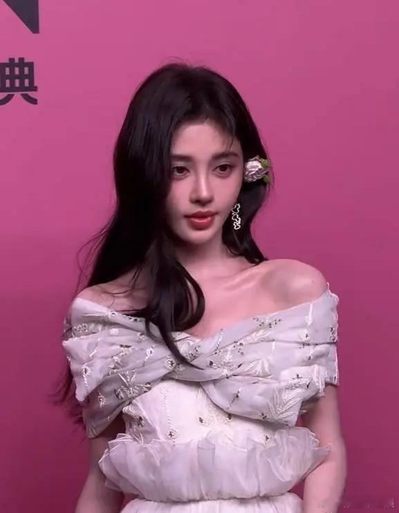 鞠婧祎这种网红脸也太不如田曦薇这种可爱的了​​​