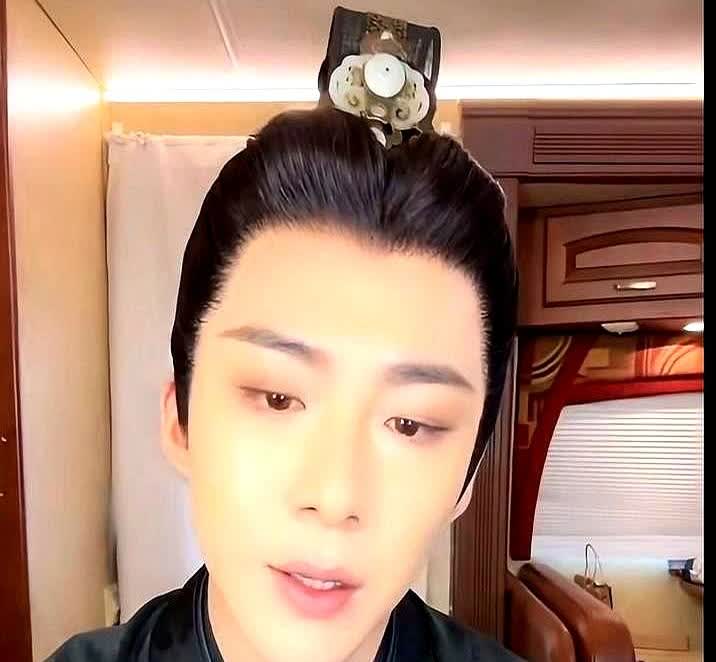 查一查刘宇宁的感情经历，其实挺让人唏嘘的。俩人姐弟恋，20个月的婚姻生活