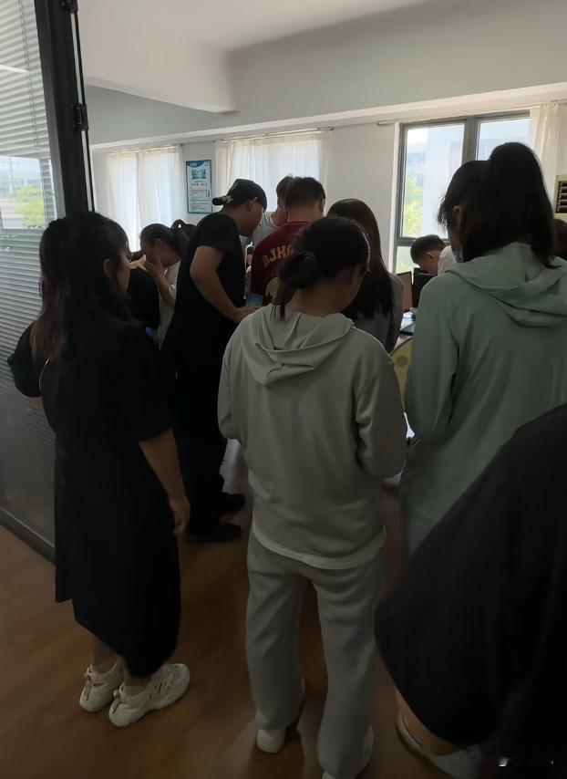 我不排斥上班，我只是害怕面试！我失业快三个月了，其实我一点都不排斥上班，我特