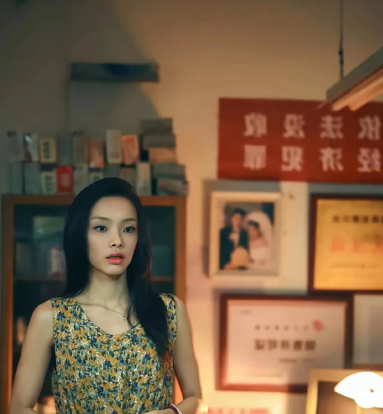 回顾《扫毒风暴》卢少骅被捕，他藏在小哑女吴艳萍屋子里的许多钱，是不是应该搜查