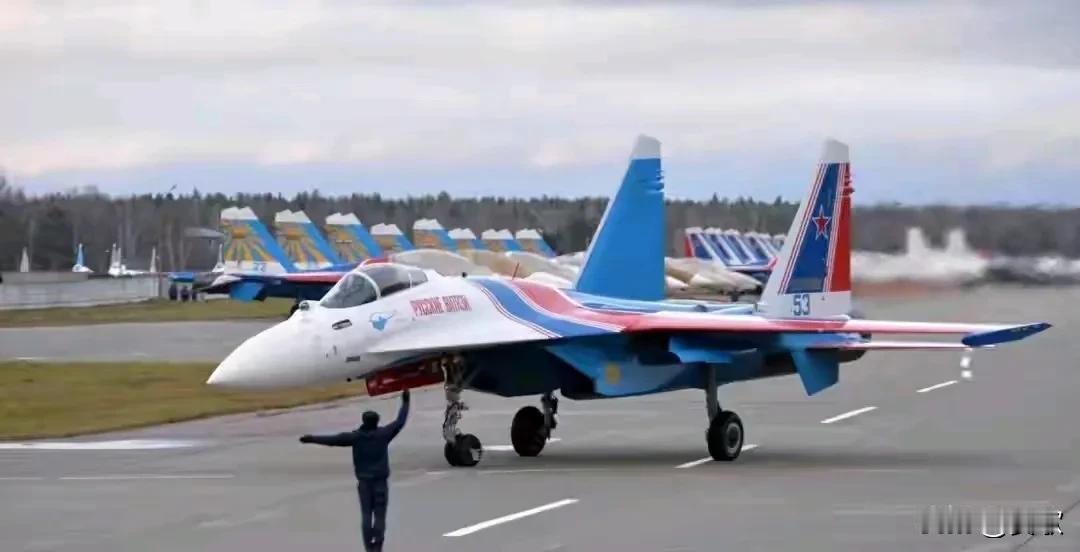 福建舰刚刚入列.越南狂砸80亿美元购买40架苏-35战机最近，中国的“福建舰