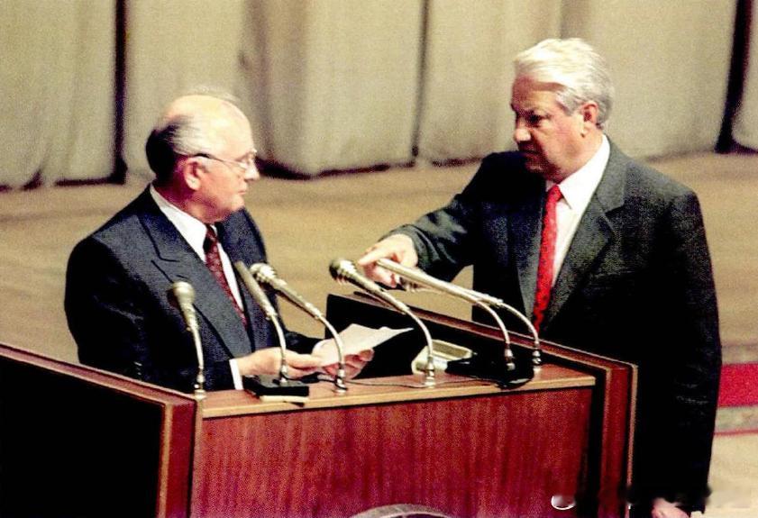 1991年8月23日“八一九事件”后，戈尔巴乔夫在俄罗斯苏维埃联邦最高委员会会议