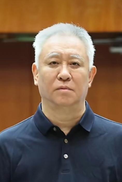 许家印没判死刑，判无期有说法，两儿子都已获刑，妻子丁玉梅卷入境外追偿诉讼，全球资