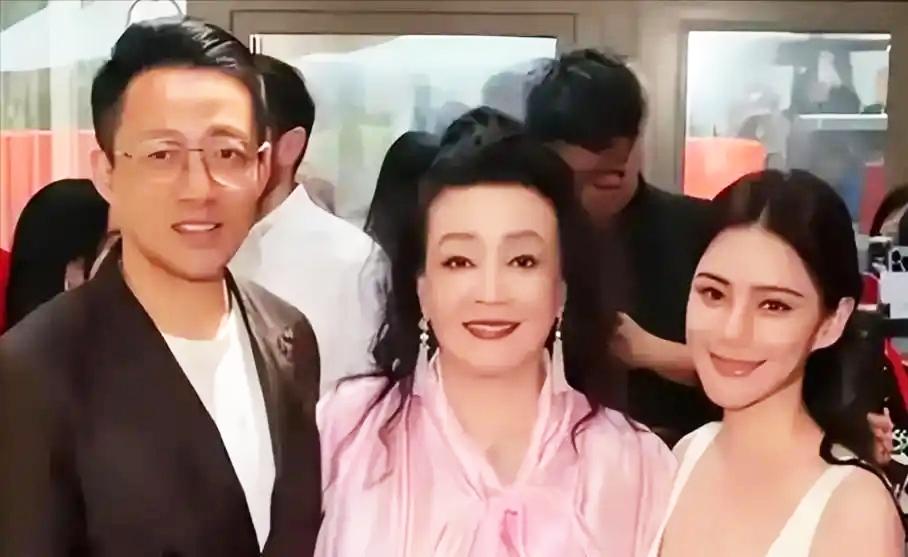 小菲、马筱梅直播翻车：不孝凉透人心，麻六记销量暴跌七成最近麻六记数据让人唏嘘，