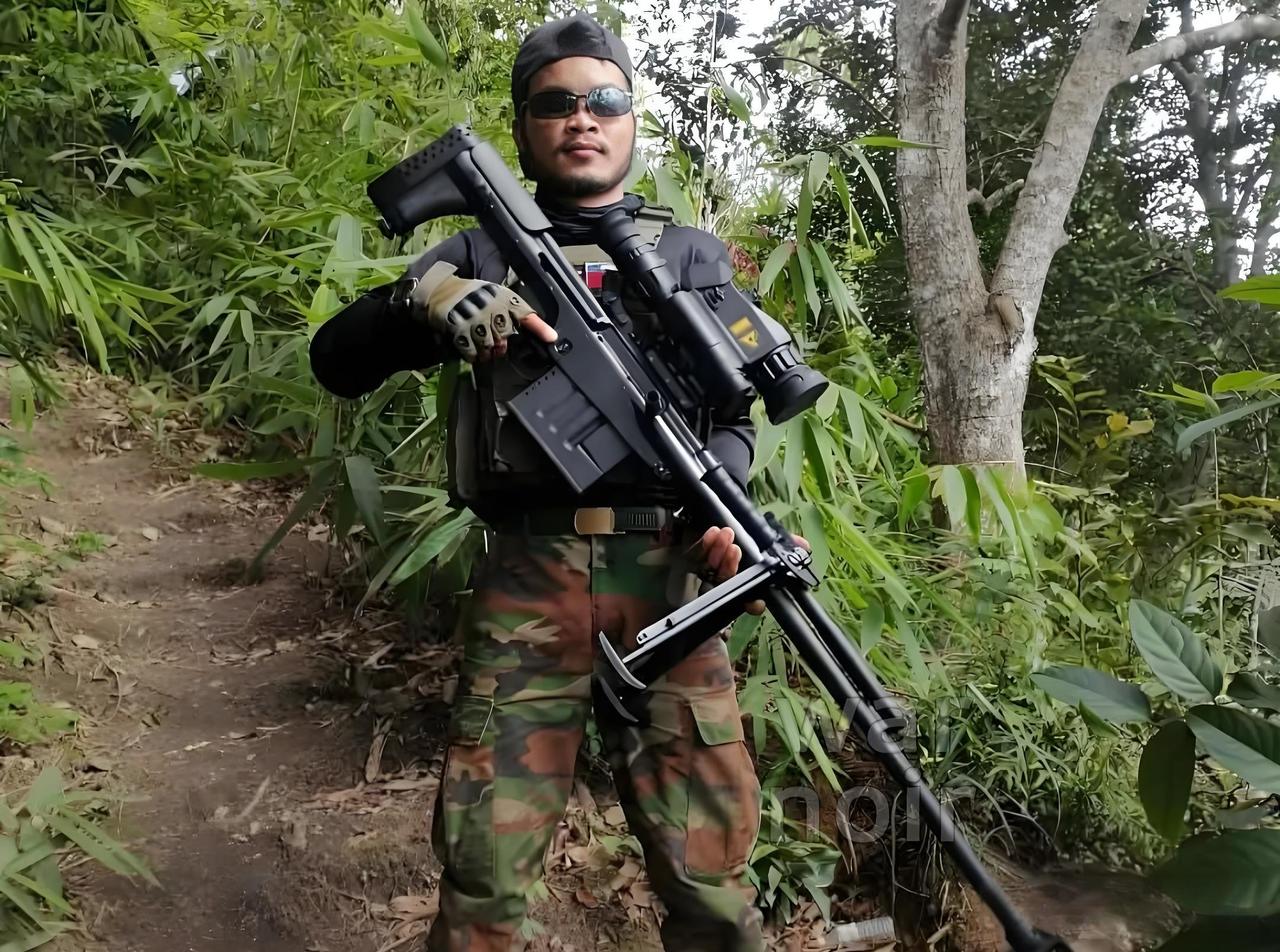 朋友们，见过用狙击枪打"金属风暴"吗？柬埔寨前线最新画面让人瞠目结舌——中国制造