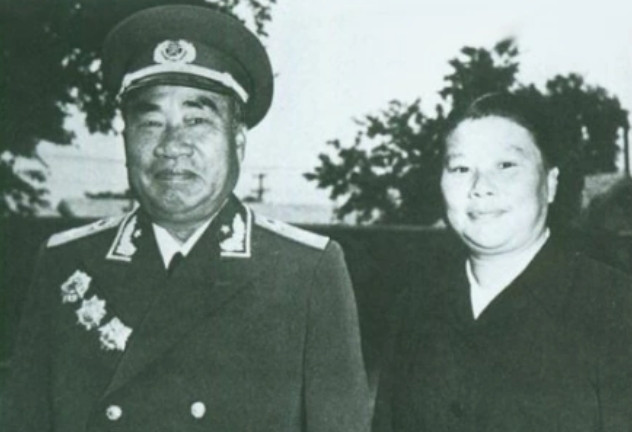 1929年左右，朱德跟一位17岁姑娘谈话，却被曾志撞见，她兴致勃勃的凑到朱德身旁