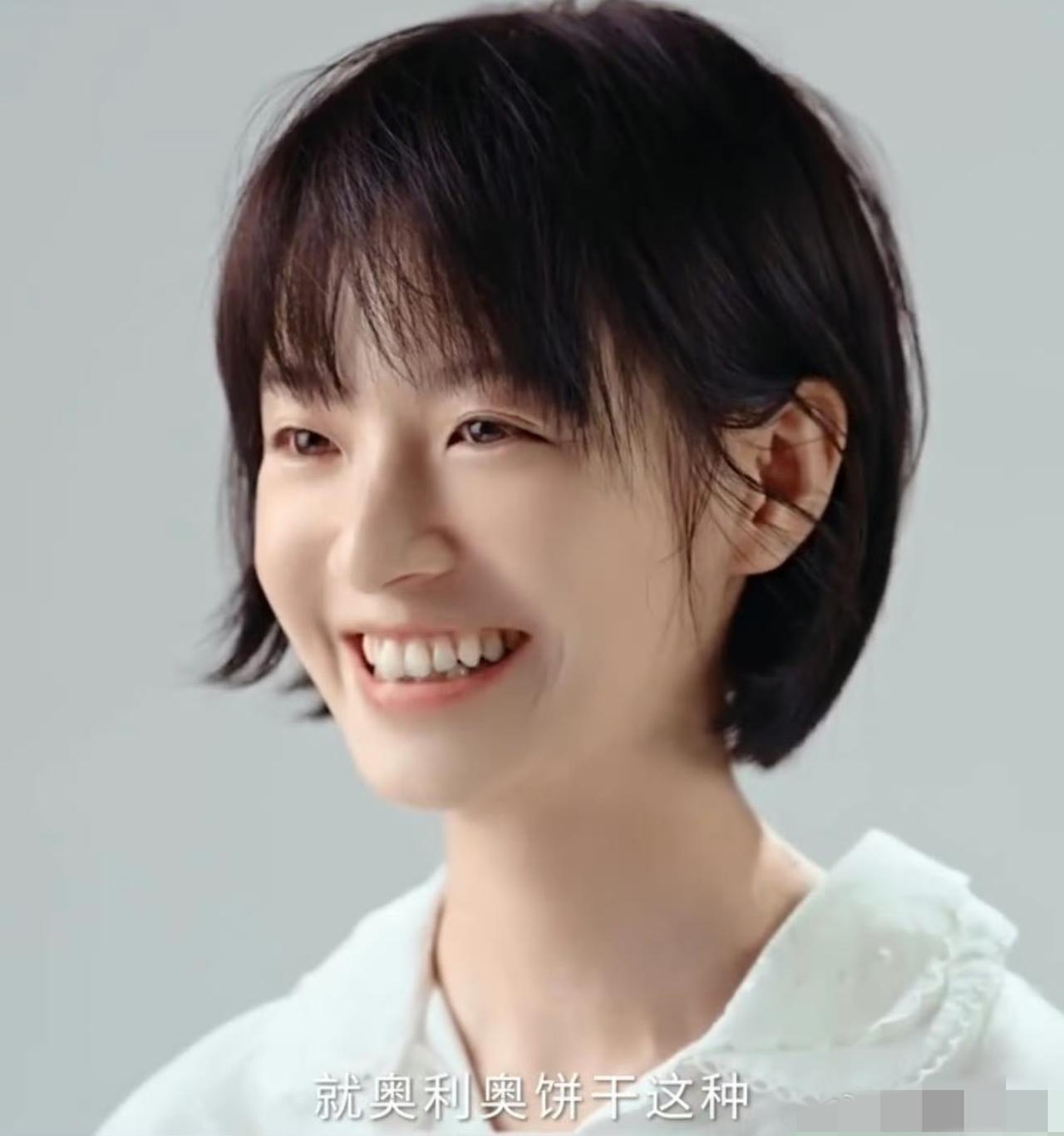 李庚希的下排牙火了[捂脸哭]！自然不整牙的明星也太真实了吧刷到李庚希的新视频