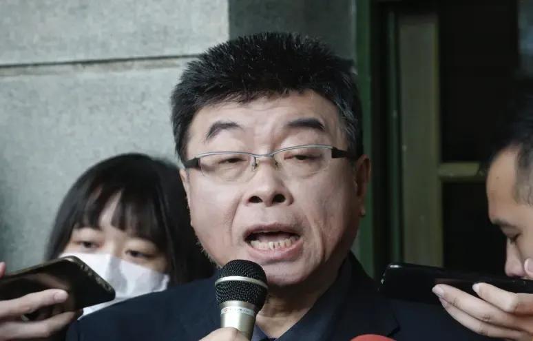 邱毅也太不地道了，竟然说郑丽文在国民党内的资历尚浅，还用国民党内的牛鬼蛇神来吓唬
