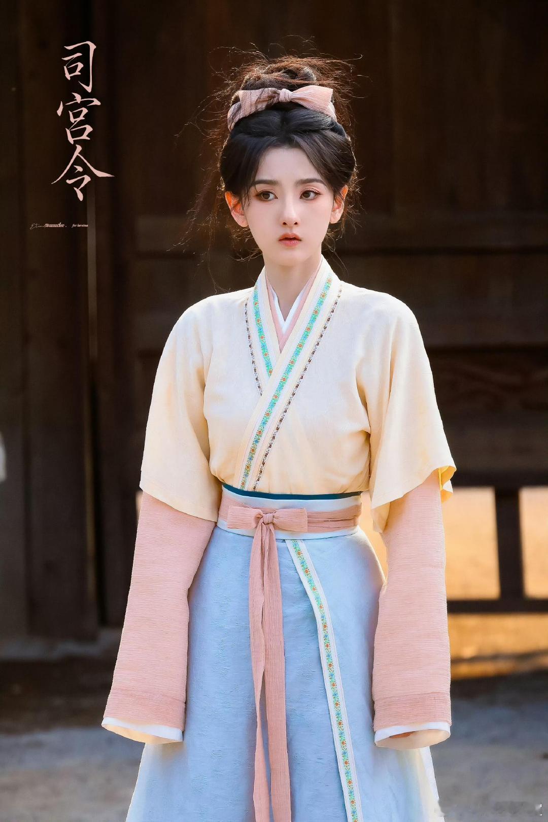 宋祖儿要闪耀和独美宋祖儿拆个盲盒都让人感觉到她事业心爆棚，目前的心情就是单纯的