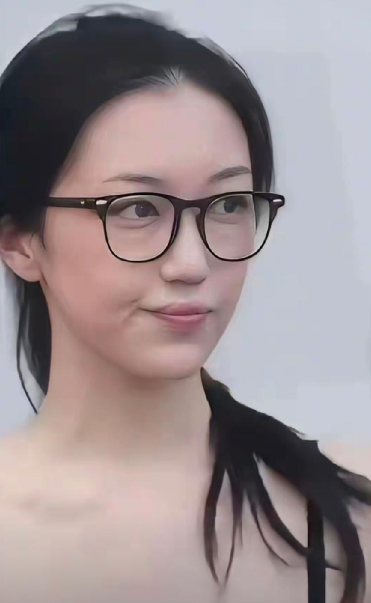 人间小天使李嫣✨很多人讨论李嫣的容貌，但最打动我的，从来不止是外表。