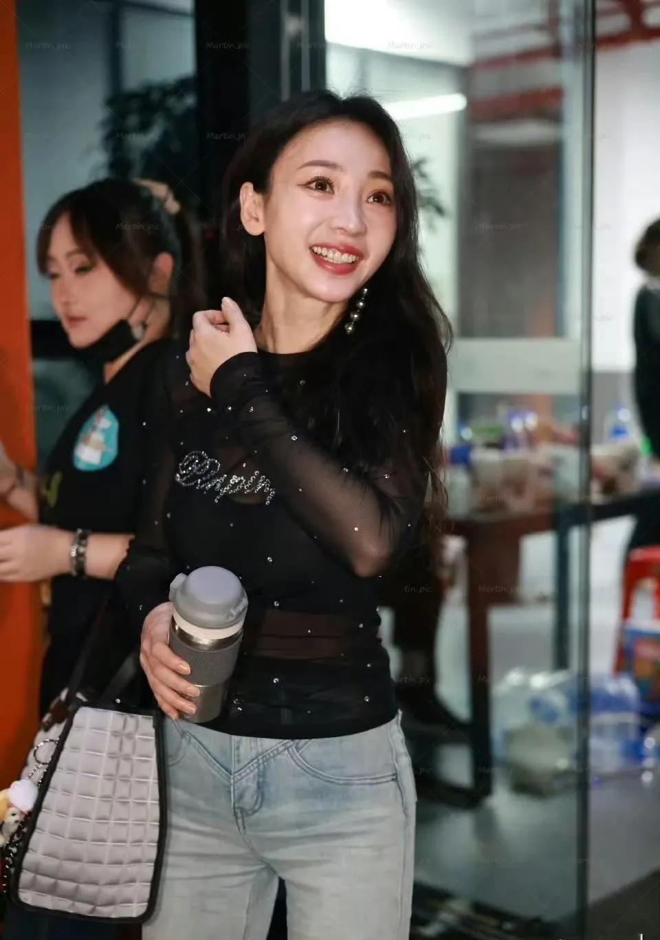 柳岩这肉长的是真好啊