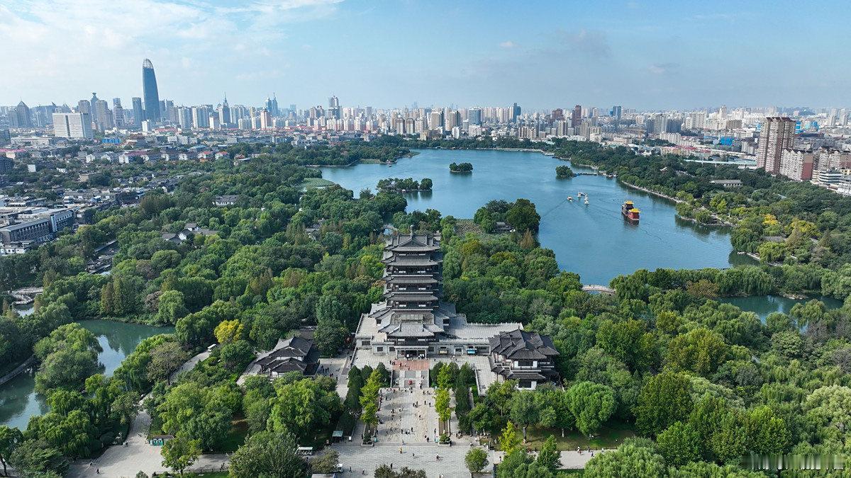 《城市综合发展指数报告(2025年)》给出的排名是济南全国第五，其实没有人会真的