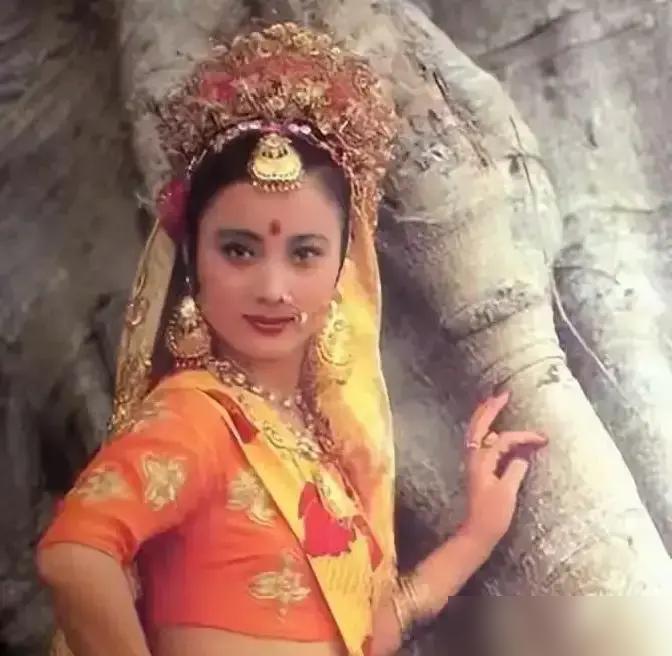 别再吹《西游记》的神仙爱情了。我告诉你，那双火眼金睛，根本不是在看妖精。他在