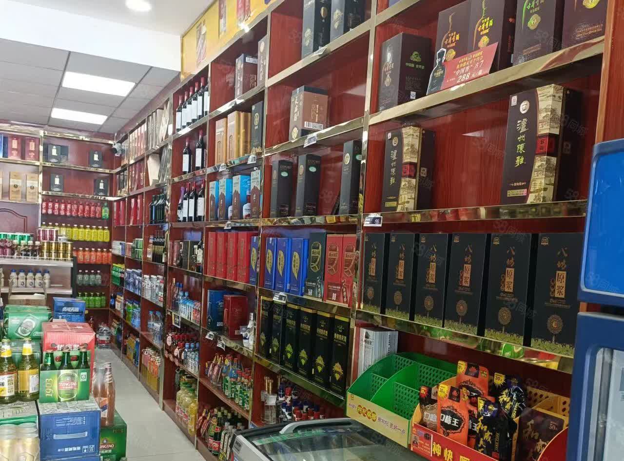 江苏南京，男子到一家小型超市买东西，刷卡支付3200元。事后男子对账时发现了问题