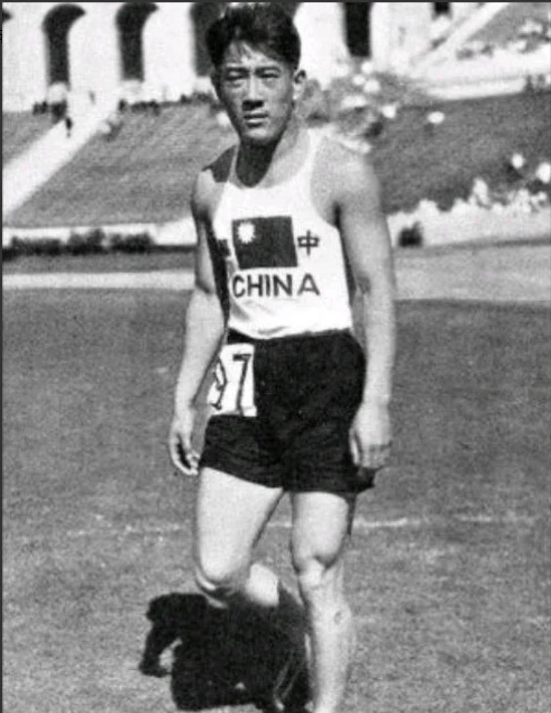 1932年，张学良赞助给刘长春8000大洋，让他去参加洛杉矶奥运会，坐了22天的