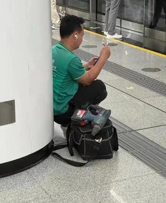 他是怎么做到脸不红的？