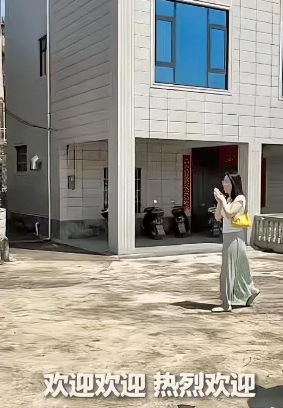 广西贵港，28岁小伙第一次带女友回家，爷爷奶奶、父母、叔婶姑姑等二十几口亲友早已