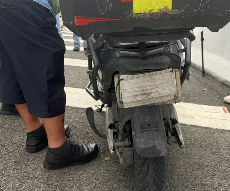 #电鸡闯广州内环路被罚款扣车#【直击广州内环路电动自行车查处现场：有车10宗违法