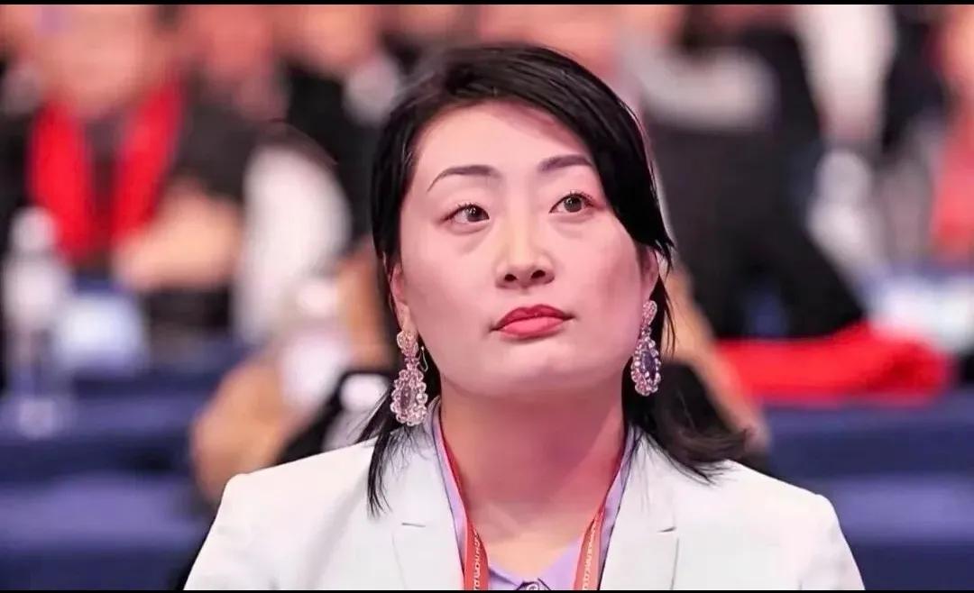 又一大心腹深夜被免职，宗馥莉“血洗”宏盛管理层，娃哈哈危机可能已到了转折点。