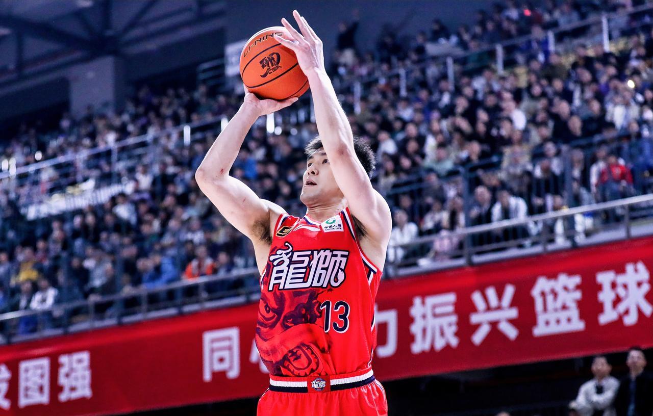 郭艾伦是靠他叔郭士强，才挤回辽宁队阵容的？你刷到这条“暗示”时，郭艾伦刚在训练