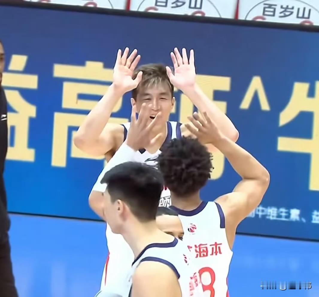 得到队友肯定！威金顿谈郭艾伦：“艾伦对于他最后没罚进很自责。”“他确实是