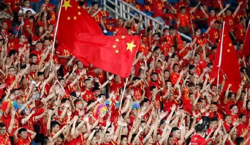 谢晖：那时候都争着去留洋，不能去留洋，都去俱乐部和领导拍桌子了。现在，很多球员在